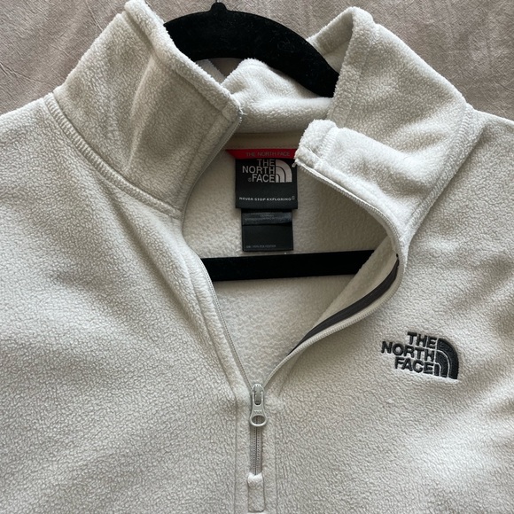 North Face Fleece Pullover - Picture 2 of 3